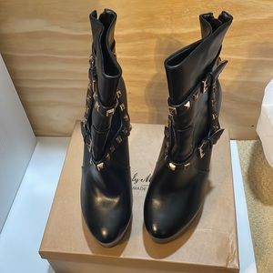 Only Maker 6” heeled booties back zip Size HTF 13